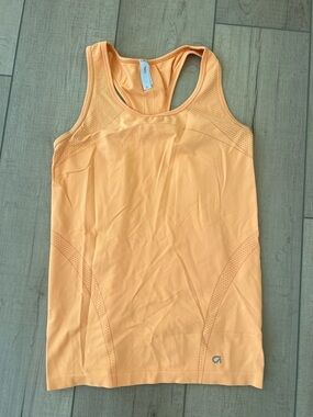 Gap Fit Peach Racerback Athletic Tank Top. Dri-fit material and stretchy. Size S